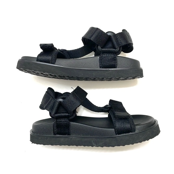 NWOT Gap Kids Unisex Black Strapped Sandals, Size 12-13 - Picture 4 of 10